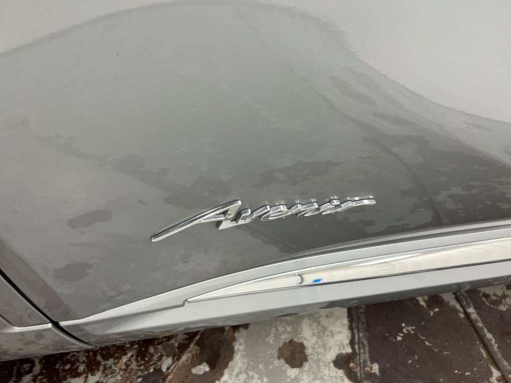 Used 2023 Buick Envision Avenir FWD image 27