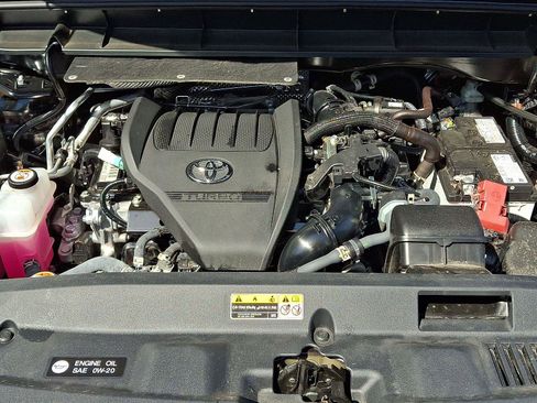 Used 2025 Toyota Highlander Platinum image 29