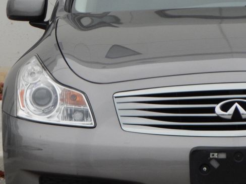 Used 2007 INFINITI G35 Journey w/ Performance Tire & Wheel Pkg image 9