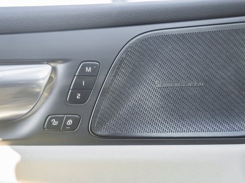 Certified 2023 Volvo S60 B5 Ultimate w/ Climate Package image 36