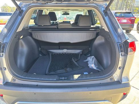 Certified 2023 Toyota Corolla Cross XLE image 32