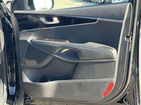 Used 2019 Kia Sorento LX image 26