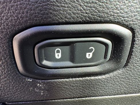 Used 2021 Jeep Wrangler Unlimited Sahara w/ Uconnect 4C Nav & Sound Group image 11