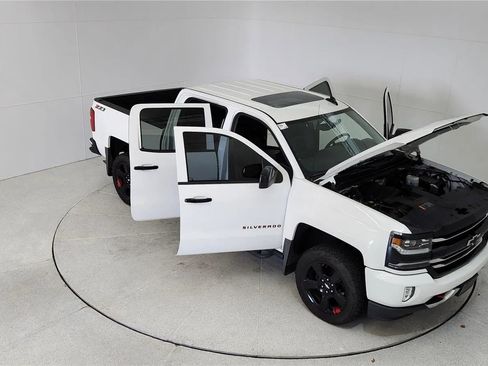 Used 2017 Chevrolet Silverado 1500 LTZ Z71 w/ Redline Edition image 42