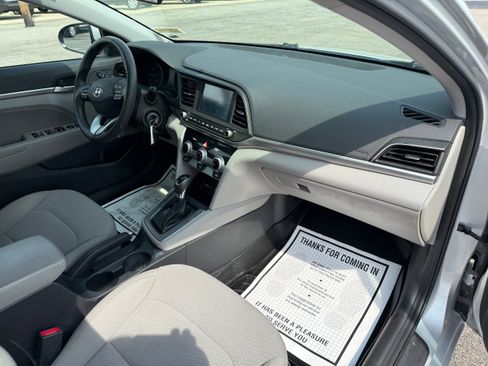 Used 2019 Hyundai Elantra SEL FWD image 9