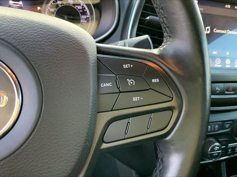 Used 2019 Jeep Cherokee Trailhawk AWD/4WD image 23