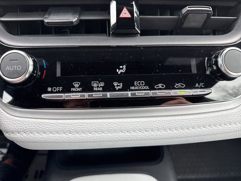 Used 2024 Toyota Corolla SE image 25