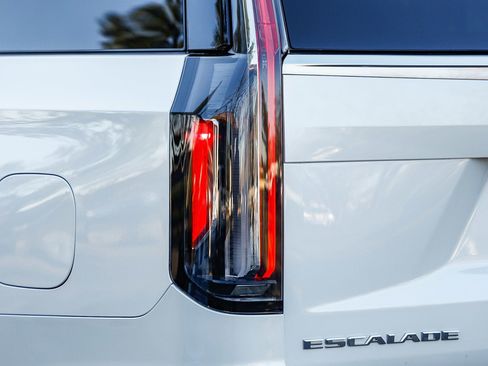 Used 2021 Cadillac Escalade ESV Premium Luxury Platinum image 8