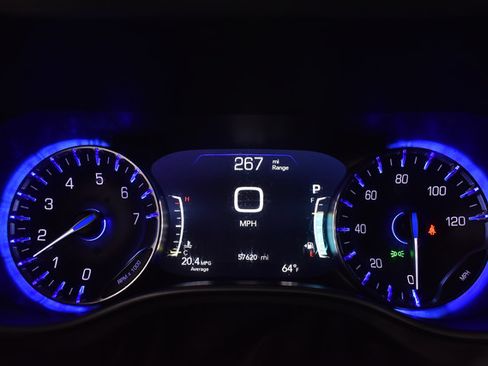 Certified 2024 Chrysler Pacifica Touring-L FWD image 12