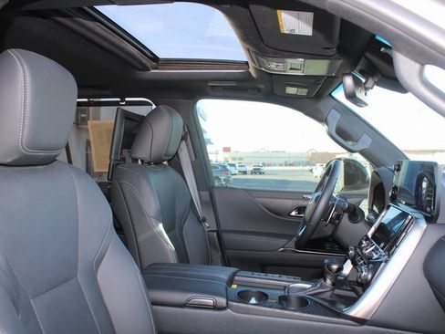 Used 2024 Lexus LX 600 4WD w/ Luxury Package image 21
