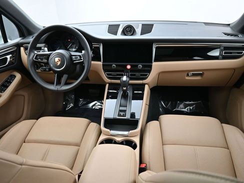 Used 2025 Porsche Macan image 29