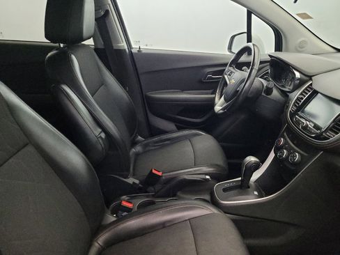 Used 2017 Chevrolet Trax LT w/ LT Convenience Package FWD image 21