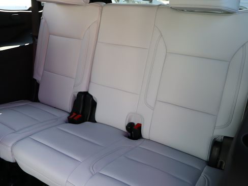 Used 2025 Chevrolet Tahoe Premier AWD/4WD image 35