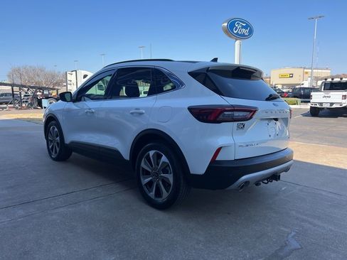 Used 2025 Ford Escape Platinum w/ Class II Trailer Tow Package image 8