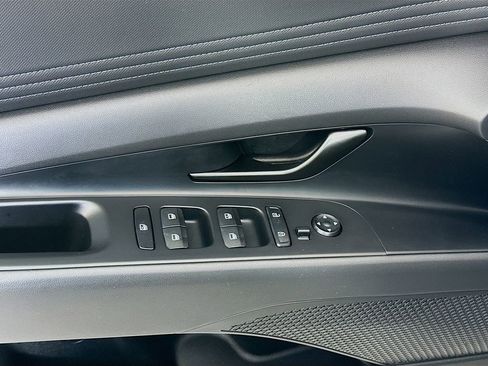 Certified 2025 Hyundai Elantra Sport image 17