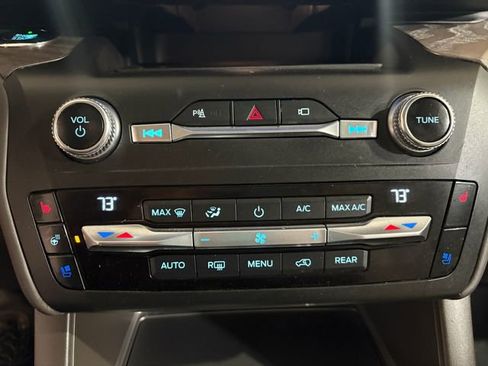 Used 2020 Ford Explorer Platinum image 30