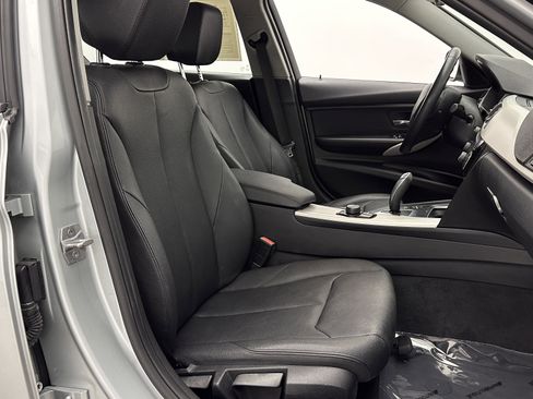 Used 2018 BMW 320i Sedan image 32