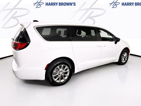 New 2026 Chrysler Pacifica Select image 30