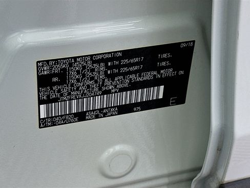 Used 2018 Toyota RAV4 LE FWD image 12