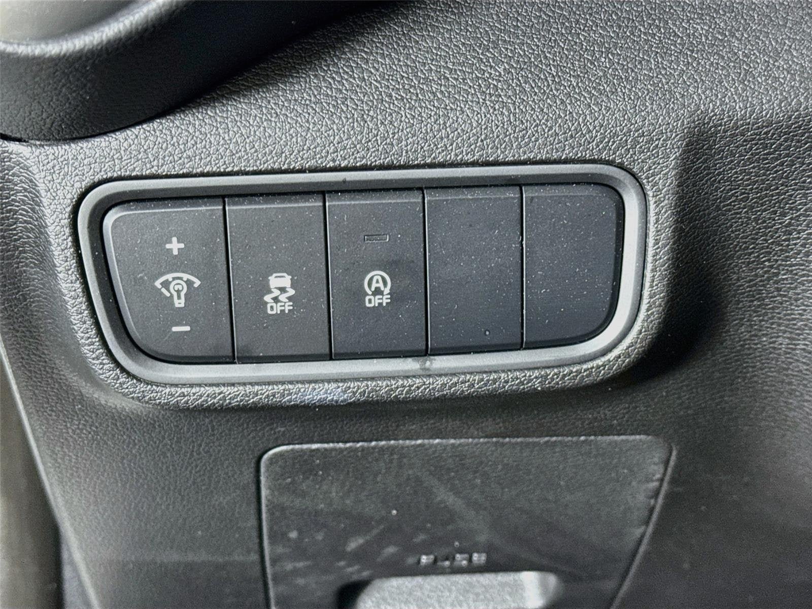 Certified 2025 Kia Soul LX w/ LX Technology Package FWD image 10