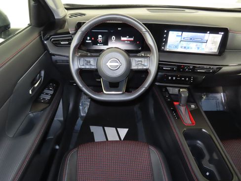 Certified 2025 Nissan Kicks SR image 34