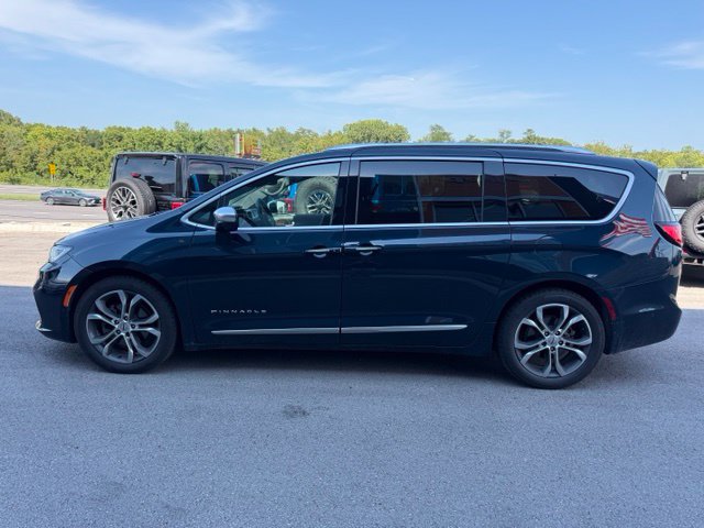 Used 2022 Chrysler Pacifica Pinnacle FWD image 6