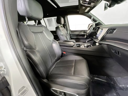 Used 2022 Jeep Wagoneer Series III w/ Premium Group I image 30