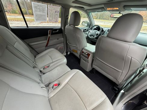 Used 2013 Toyota Highlander Limited image 19