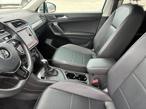 Used 2020 Volkswagen Tiguan SE w/ Panoramic Sunroof Package FWD image 25