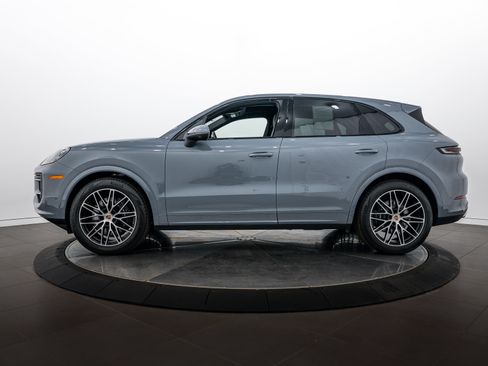Certified 2026 Porsche Cayenne AWD/4WD image 2
