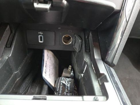 Used 2017 Ford Explorer XLT w/ Equipment Group 202A FWD image 11