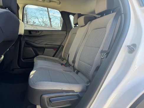 Used 2022 Ford Escape SE image 12