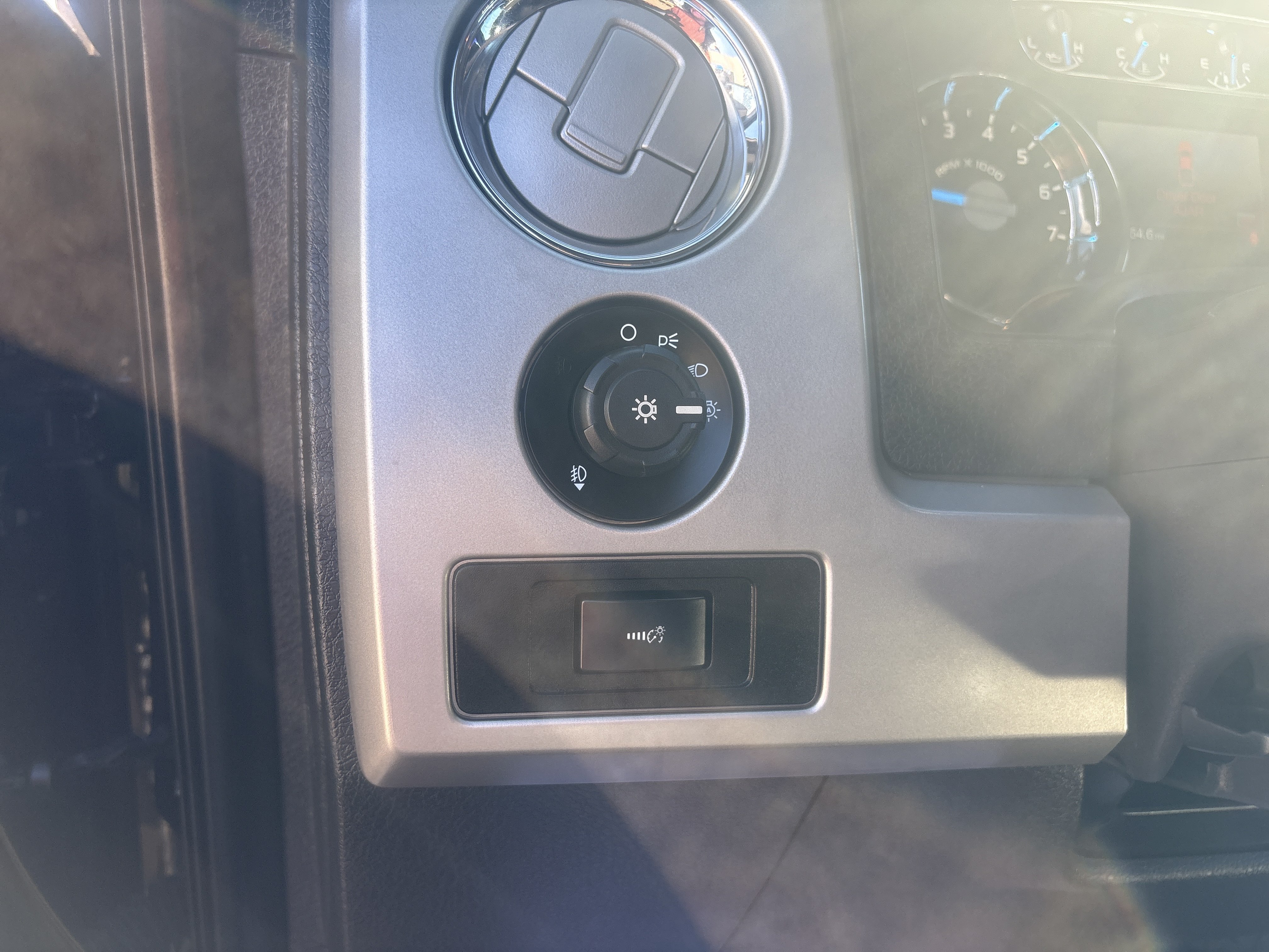 Used 2013 Ford F150 Lariat w/ Luxury Equipment Group AWD/4WD image 13