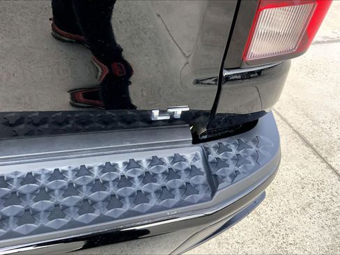 Used 2024 Chevrolet Colorado LT w/ LT Convenience Package image 10