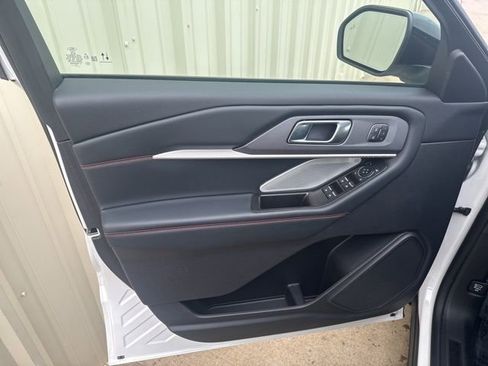 Used 2025 Ford Explorer ST AWD/4WD image 8