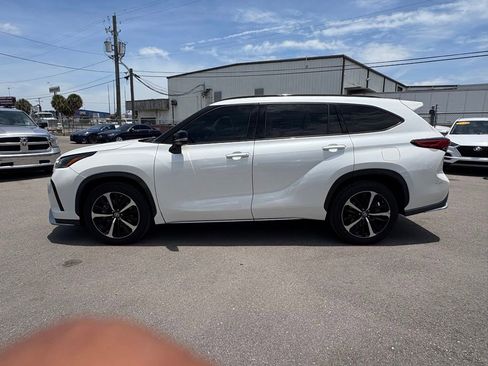 Used 2021 Toyota Highlander XSE FWD image 6