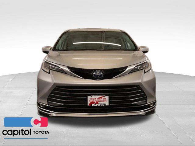 Certified 2022 Toyota Sienna Limited AWD/4WD image 8