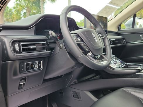 Used 2022 Lincoln Nautilus FWD image 9