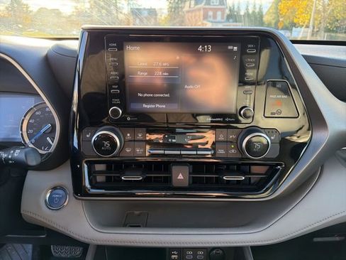Used 2022 Toyota Highlander XLE image 18