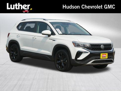 Used 2023 Volkswagen Taos SE w/ Panoramic Sunroof Package AWD/4WD image 1