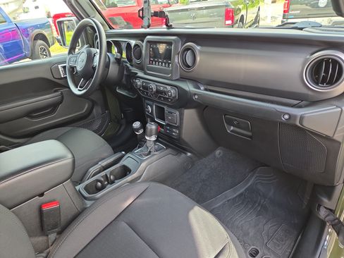 Certified 2023 Jeep Gladiator Sport w/ Trailer Tow Package AWD/4WD image 19