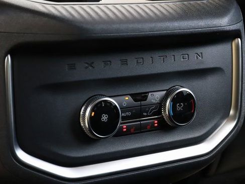 Certified 2025 Ford Expedition Platinum w/ Driver's Package image 20