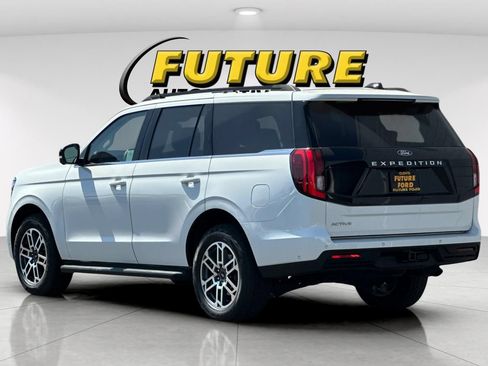 Certified 2025 Ford Expedition Active AWD/4WD image 5