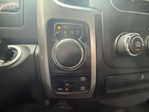 Used 2018 RAM 1500 Classic SLT AWD/4WD image 28