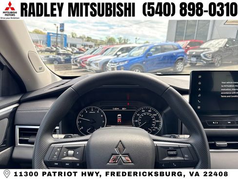 New 2026 Mitsubishi Outlander ES image 6