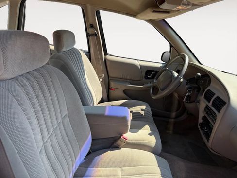 Used 1996 Buick Regal Custom FWD image 11