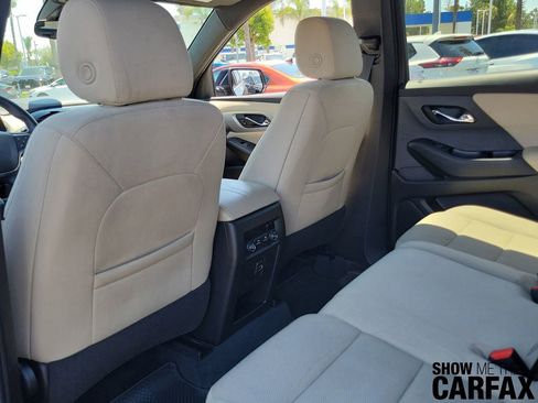 Used 2022 Chevrolet Traverse LS FWD image 13
