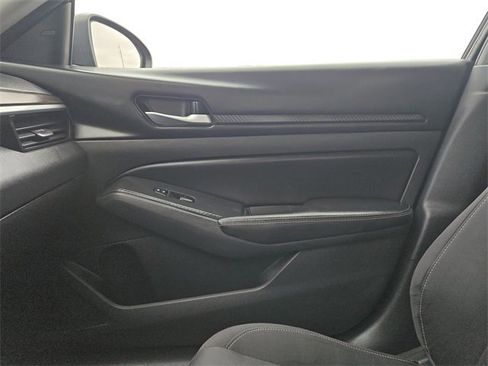 Used 2024 Nissan Altima 2.5 SV image 11