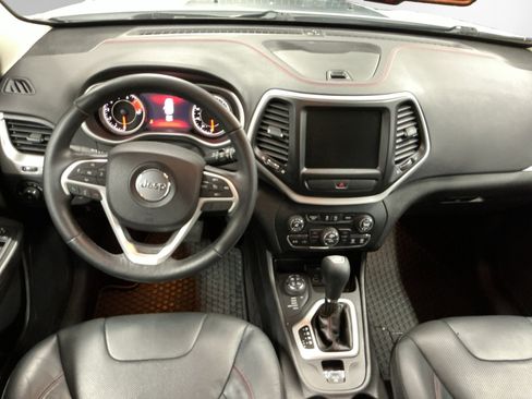 Used 2017 Jeep Cherokee Trailhawk image 10