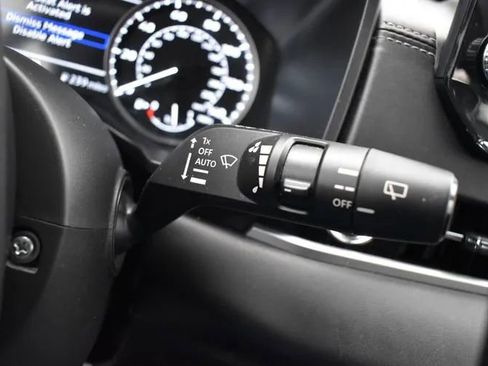 Used 2024 Mitsubishi Outlander FWD image 25